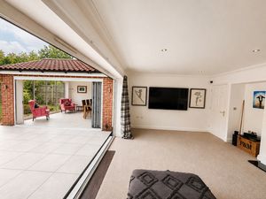 lounge - click for photo gallery